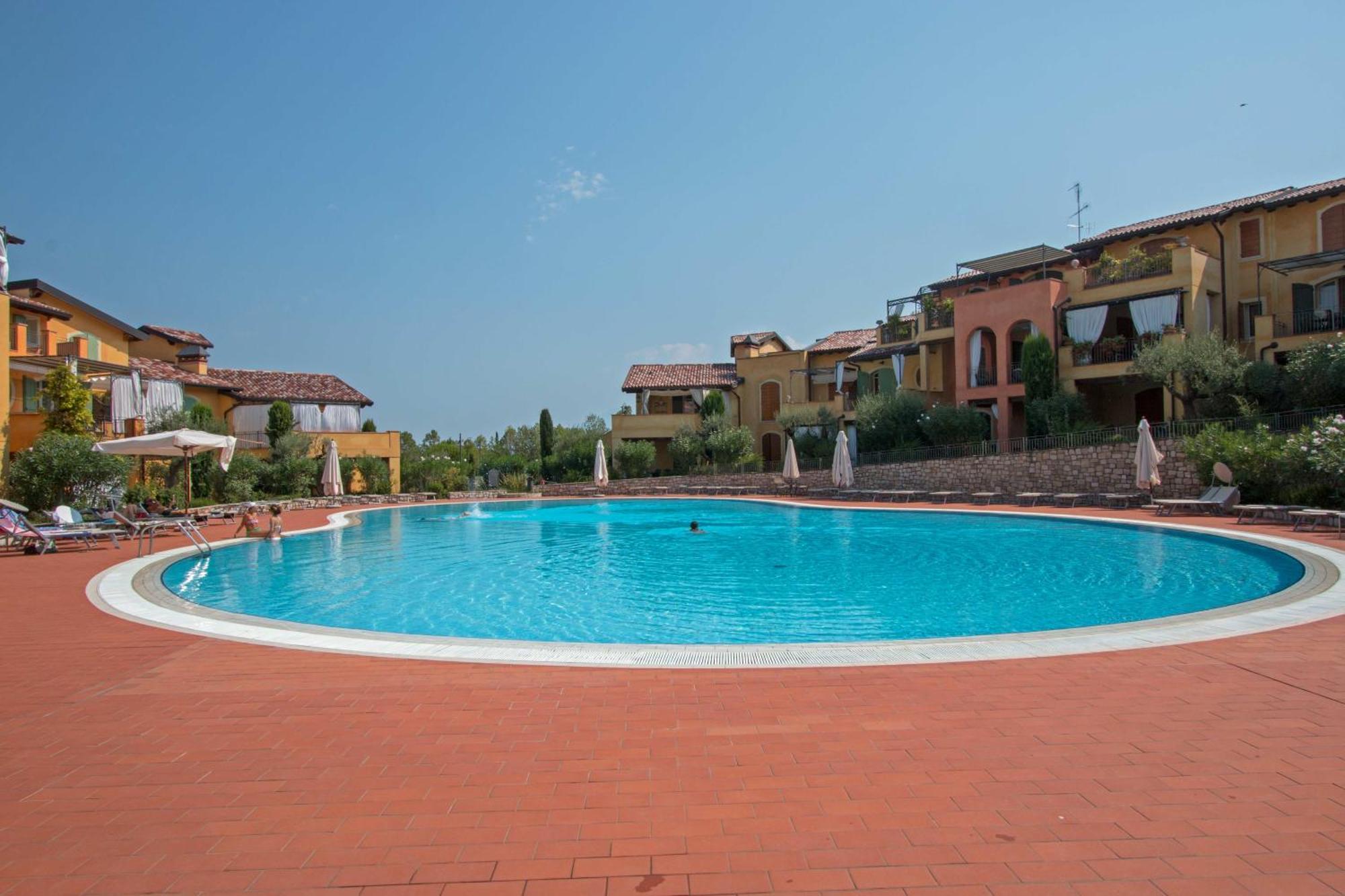 מנרבה דל גארדה Borgo Del Torchio Apartments By Wonderful Italy מראה חיצוני תמונה