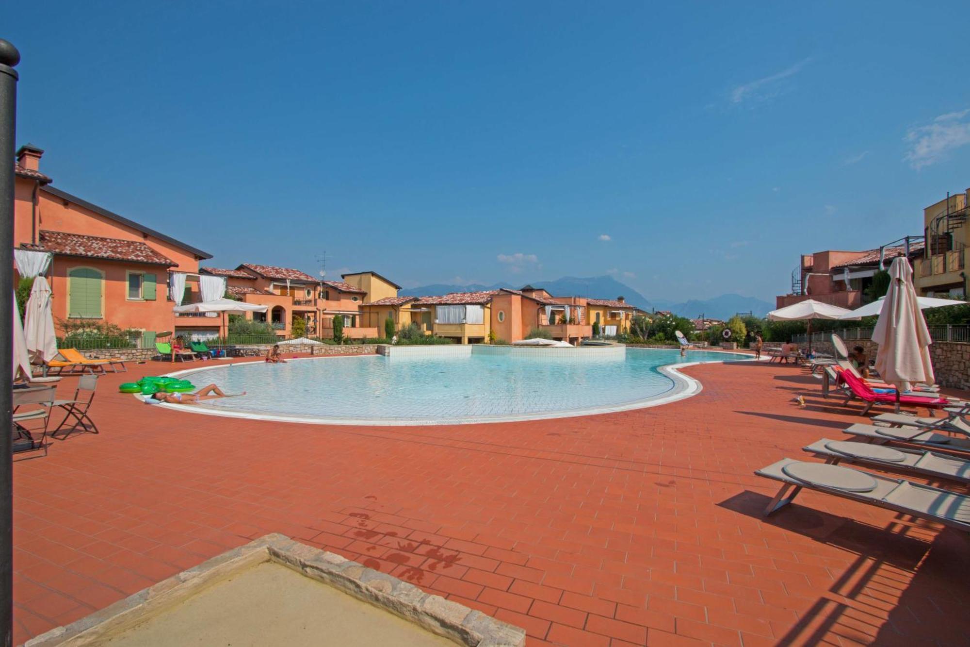 מנרבה דל גארדה Borgo Del Torchio Apartments By Wonderful Italy מראה חיצוני תמונה