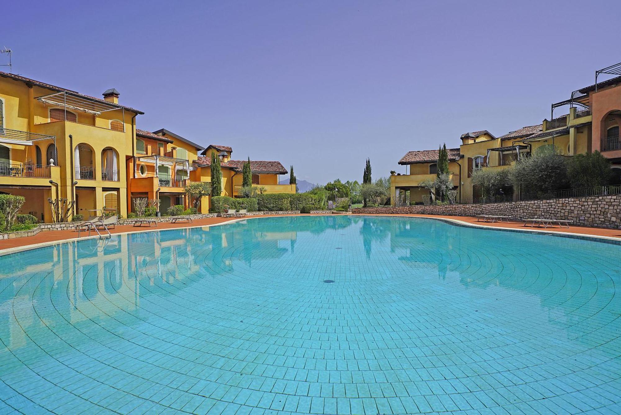 מנרבה דל גארדה Borgo Del Torchio Apartments By Wonderful Italy מראה חיצוני תמונה